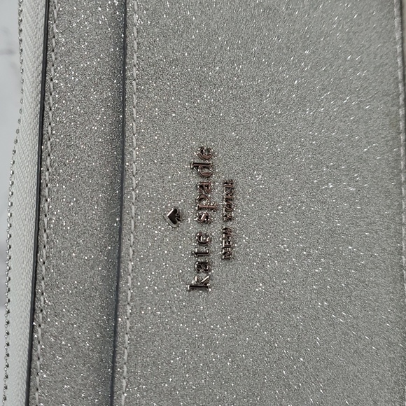 Kate Spade Kenzie Silver Glitter Large Card Holder NWT - Picture 2 of 8